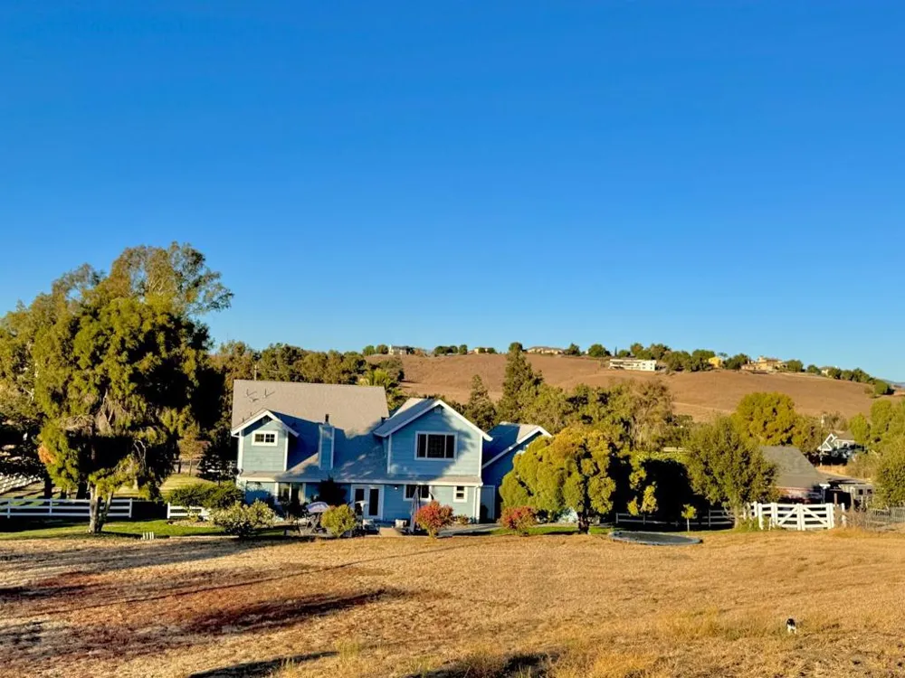 90 Adrian Dr Hollister, CA 95023