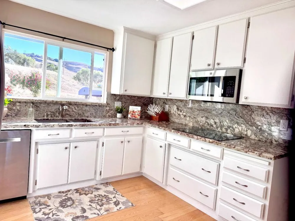 90 Adrian Dr Hollister, CA 95023