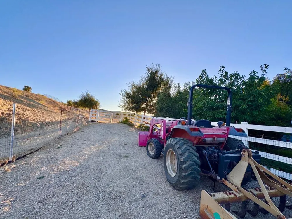 90 Adrian Dr Hollister, CA 95023