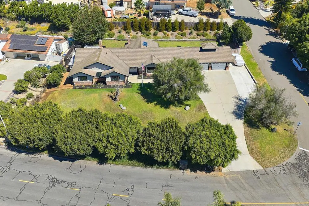 1598 Mesa Verde Drive Vista, CA 92084