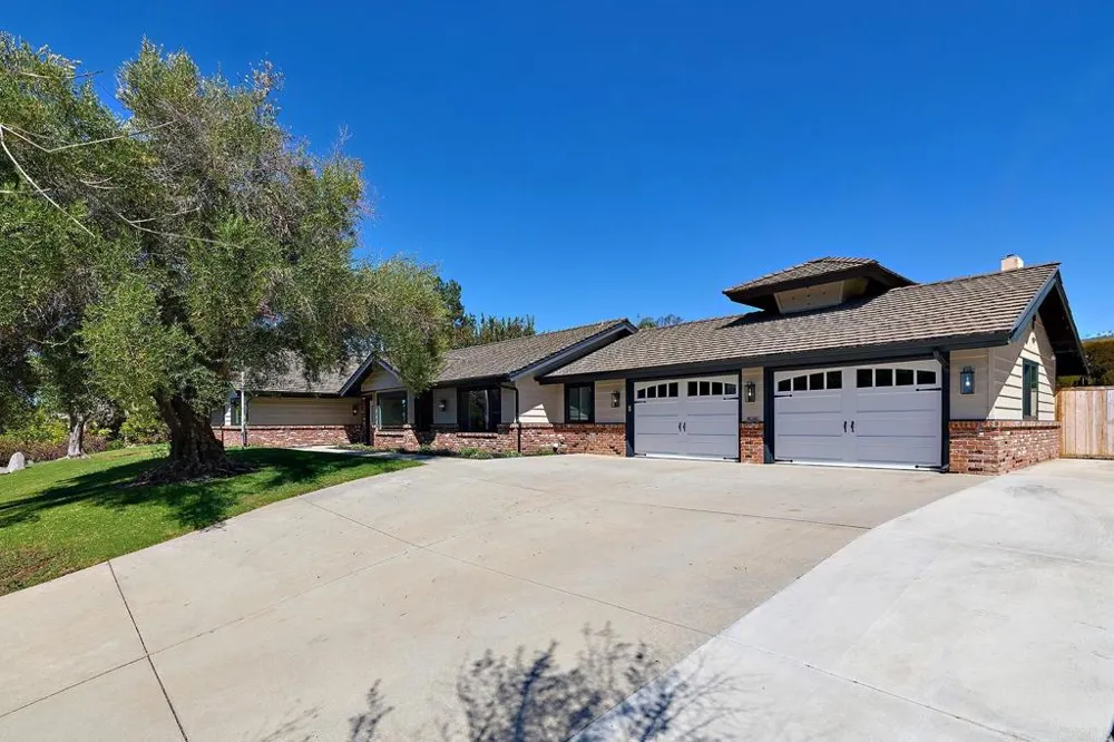 1598 Mesa Verde Drive Vista, CA 92084