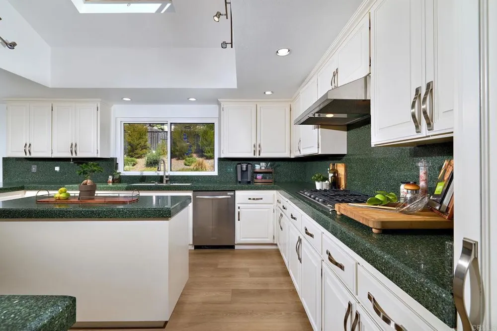 1598 Mesa Verde Drive Vista, CA 92084