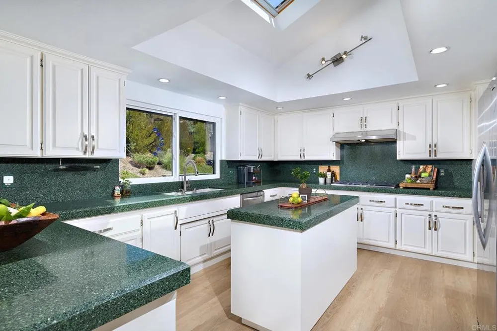 1598 Mesa Verde Drive Vista, CA 92084