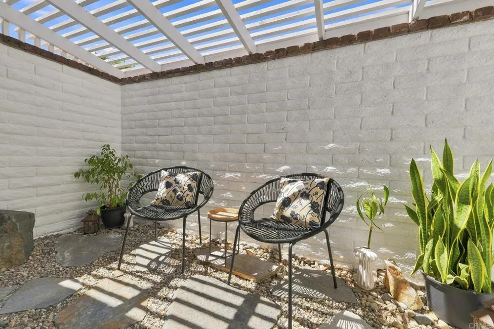 1598 Mesa Verde Drive Vista, CA 92084
