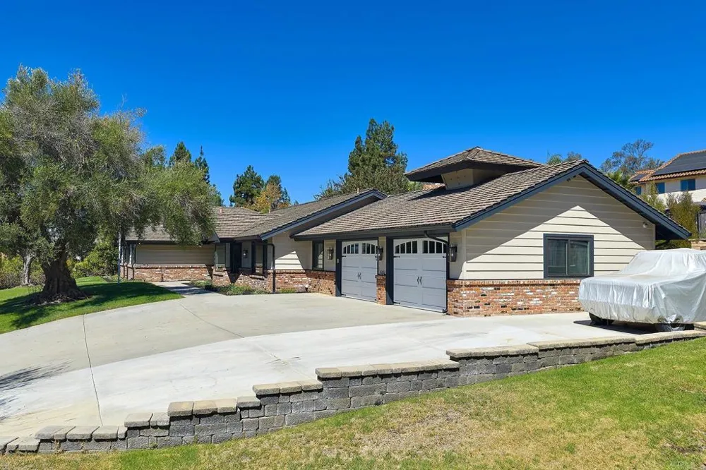 1598 Mesa Verde Drive Vista, CA 92084