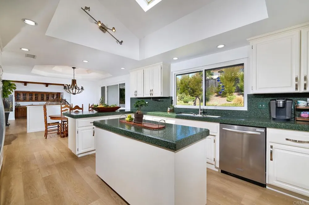 1598 Mesa Verde Drive Vista, CA 92084