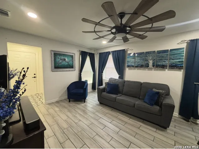 129 Halliday San Antonio, TX 78210