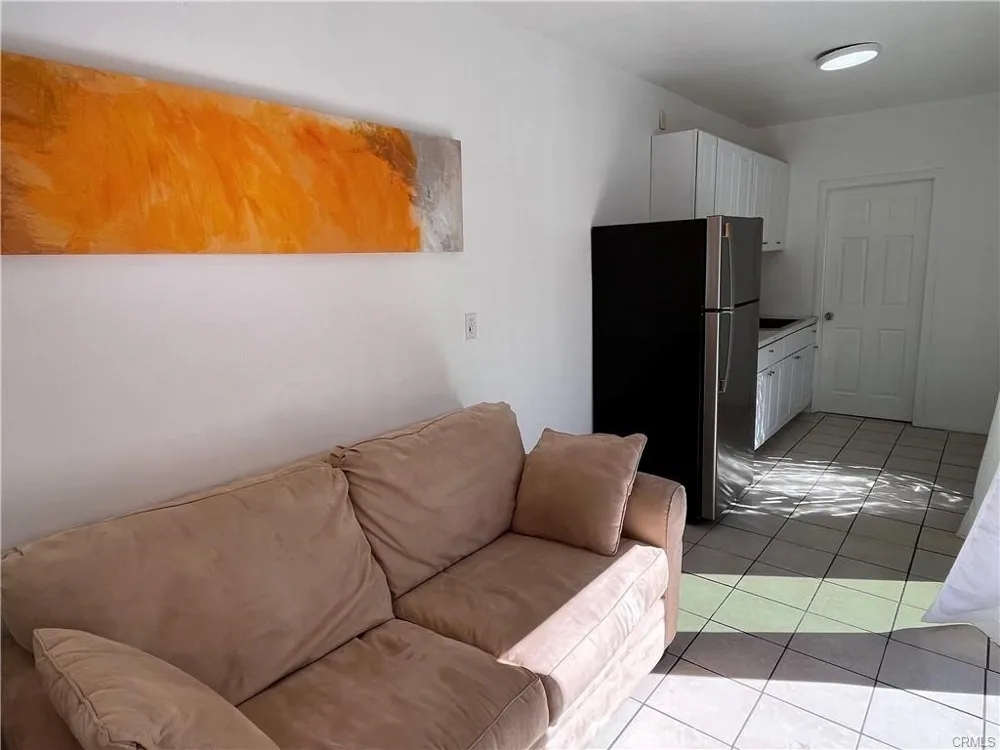 8561 orion av North Hills, CA 91343