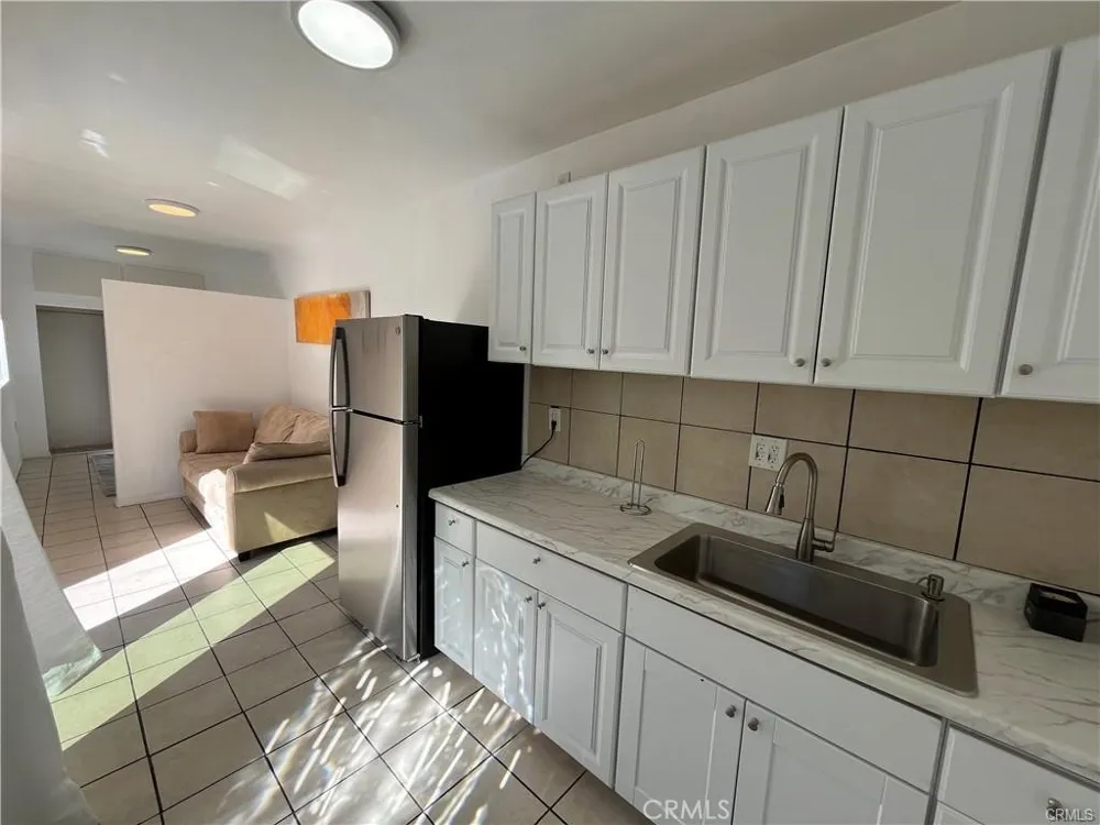 8561 orion av North Hills, CA 91343