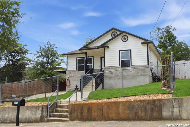 206 CHICKERING AVE San Antonio, TX 78210