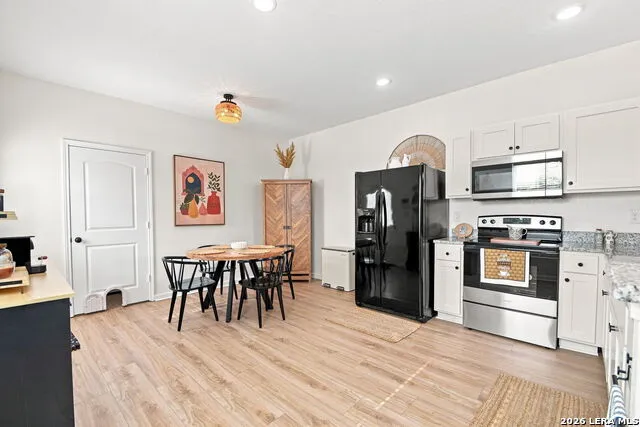 206 CHICKERING AVE San Antonio, TX 78210