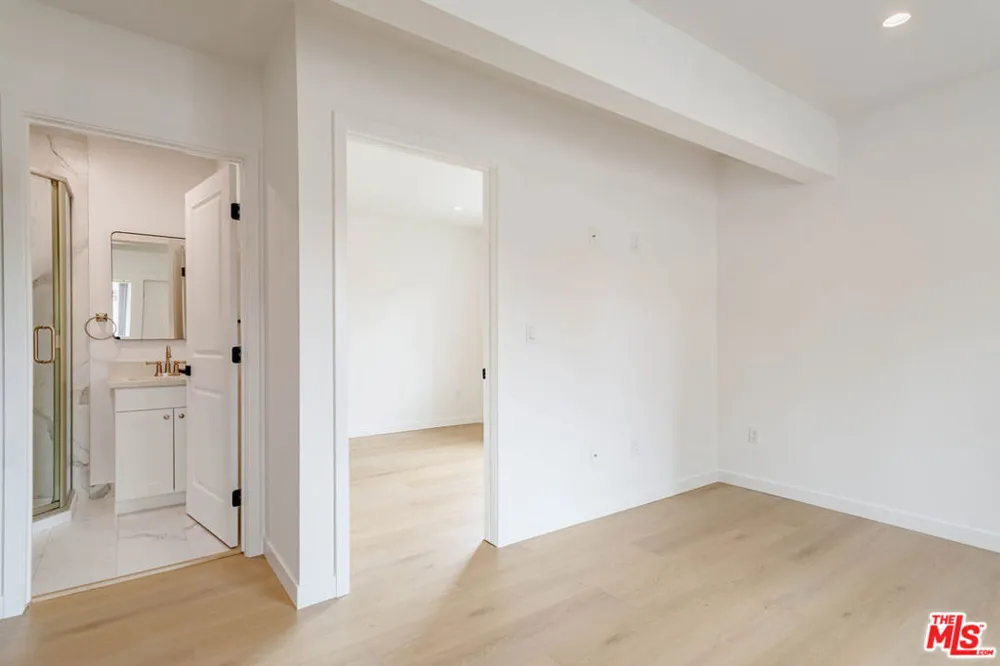 321 Lincoln Avenue #8 Glendale, CA 91205