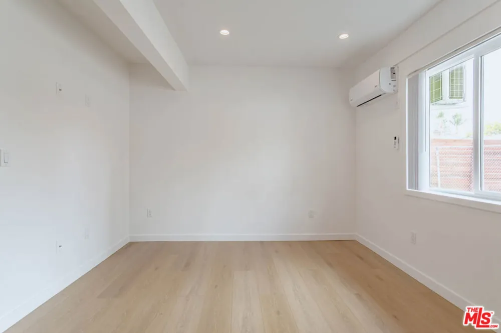 321 Lincoln Avenue #8 Glendale, CA 91205