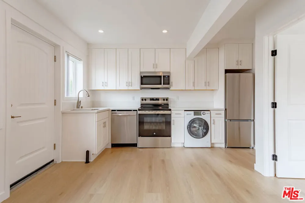 321 Lincoln Avenue #8 Glendale, CA 91205