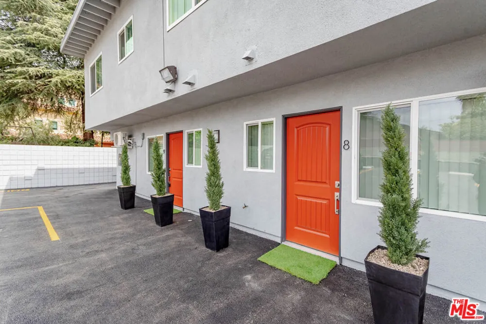 321 Lincoln Avenue #8 Glendale, CA 91205