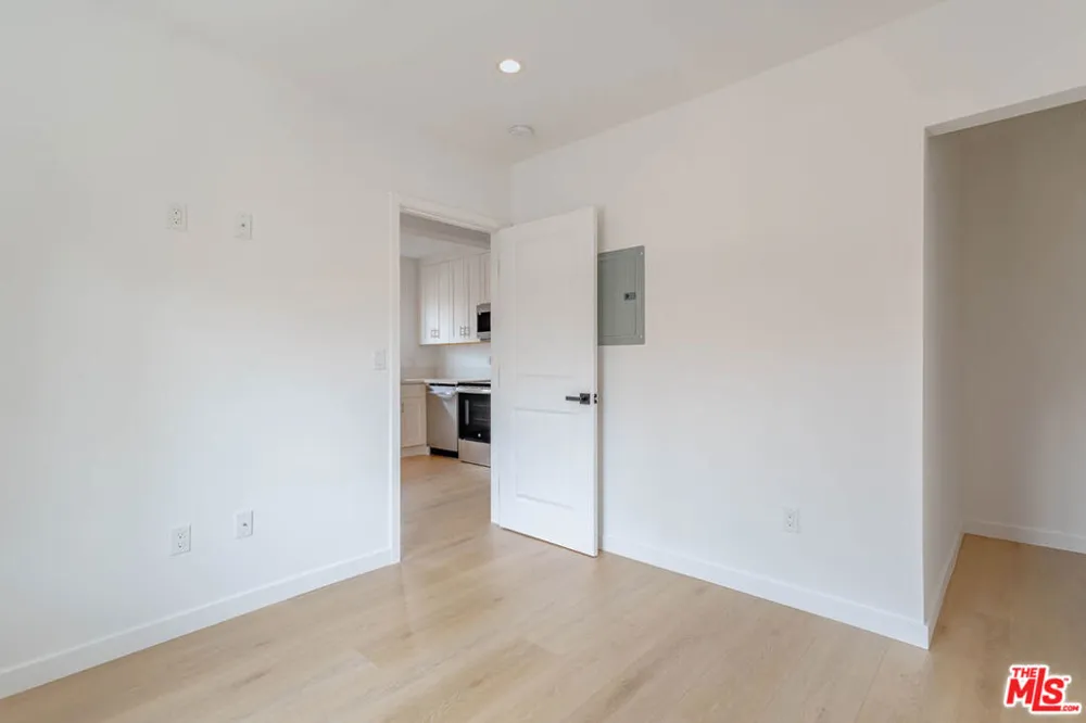 321 Lincoln Avenue #8 Glendale, CA 91205