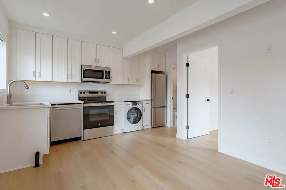 321 Lincoln Avenue #8 Glendale, CA 91205