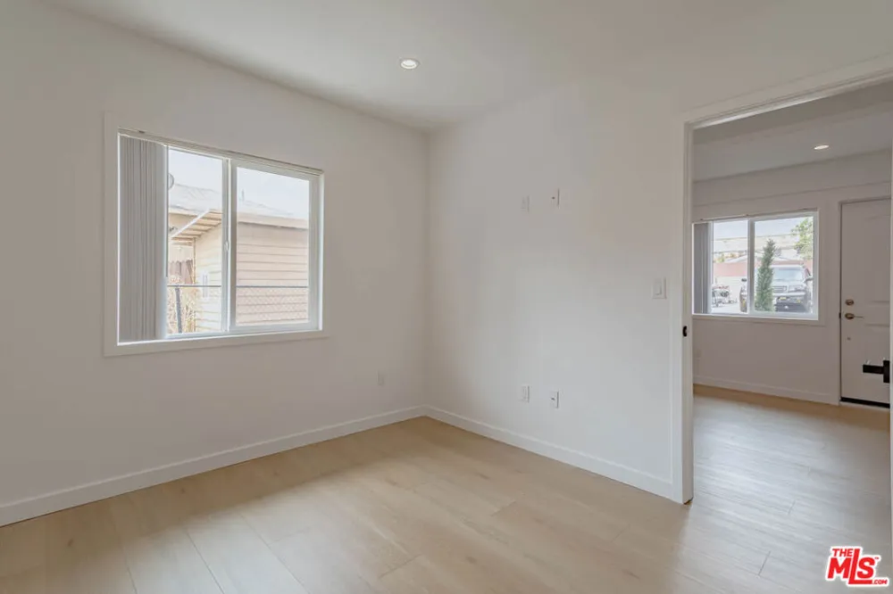 321 Lincoln Avenue #8 Glendale, CA 91205
