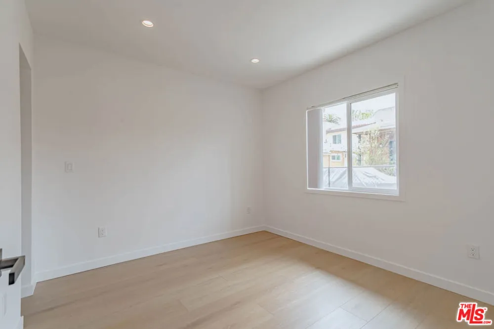 321 Lincoln Avenue #8 Glendale, CA 91205