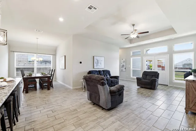 824 FOXBROOK WAY Cibolo, TX 78108