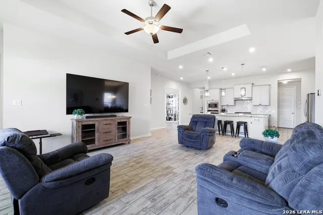 824 FOXBROOK WAY Cibolo, TX 78108