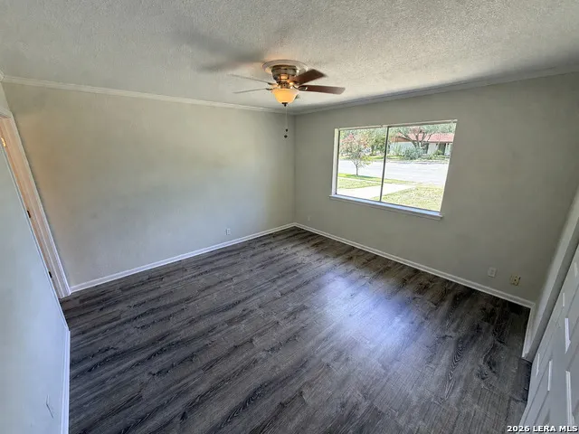 254 FLINTSTONE LN Universal City, TX 78148