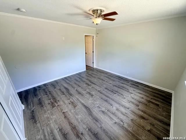 254 FLINTSTONE LN Universal City, TX 78148
