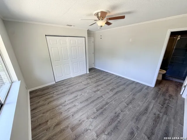 254 FLINTSTONE LN Universal City, TX 78148