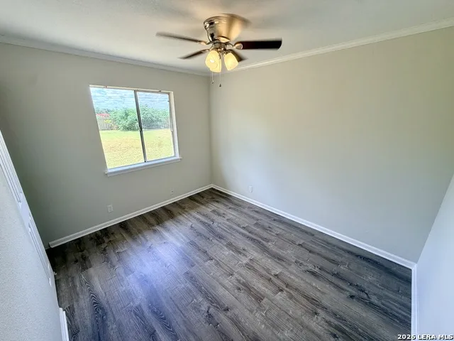 254 FLINTSTONE LN Universal City, TX 78148