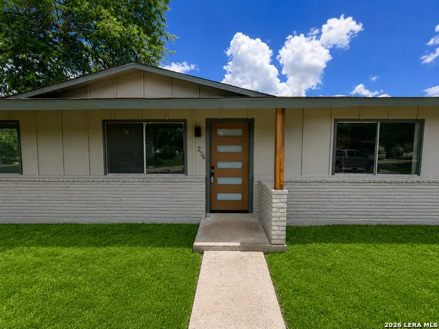 254 FLINTSTONE LN Universal City, TX 78148