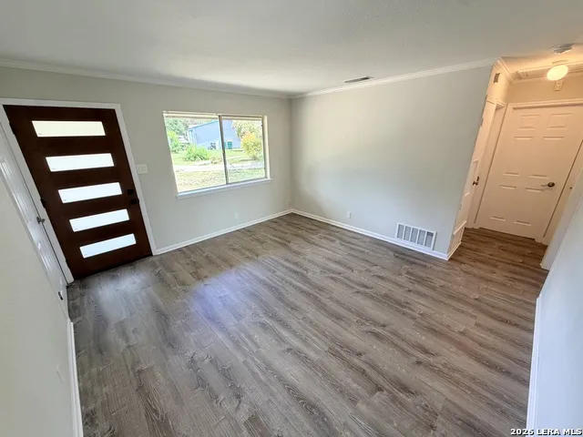 254 FLINTSTONE LN Universal City, TX 78148