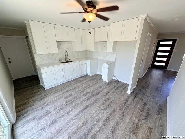 254 FLINTSTONE LN Universal City, TX 78148