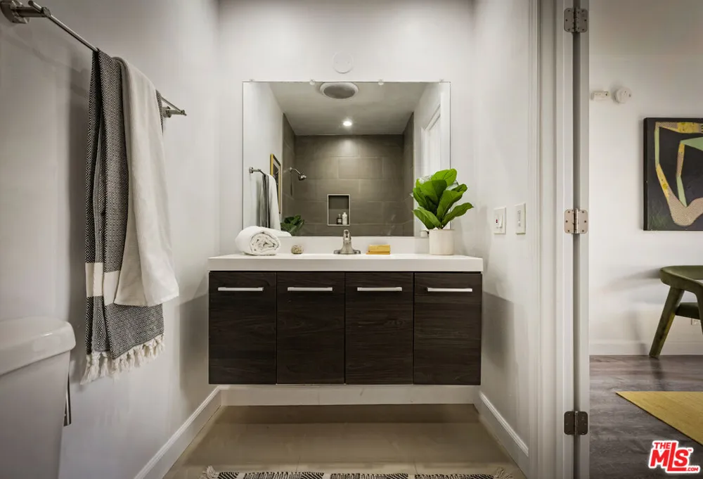 335 Adams Street Glendale, CA 91206