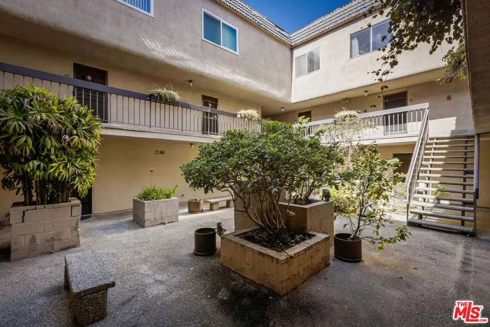 335 Adams Street Glendale, CA 91206