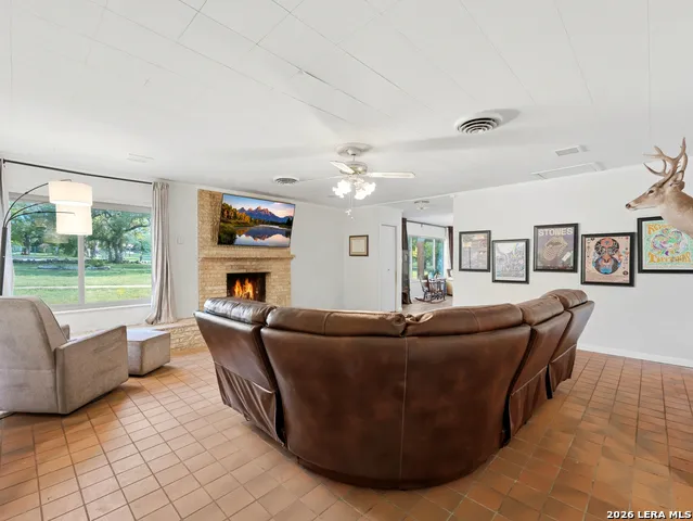 136 Royal Oaks Loop Kerrville, TX 78028