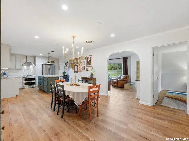 136 Royal Oaks Loop Kerrville, TX 78028