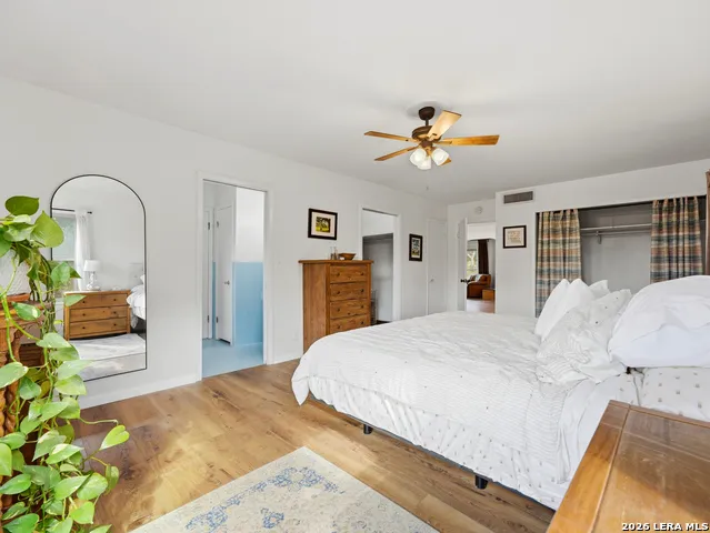 136 Royal Oaks Loop Kerrville, TX 78028