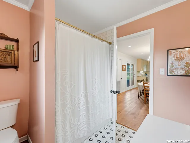 136 Royal Oaks Loop Kerrville, TX 78028