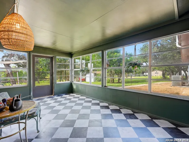 136 Royal Oaks Loop Kerrville, TX 78028