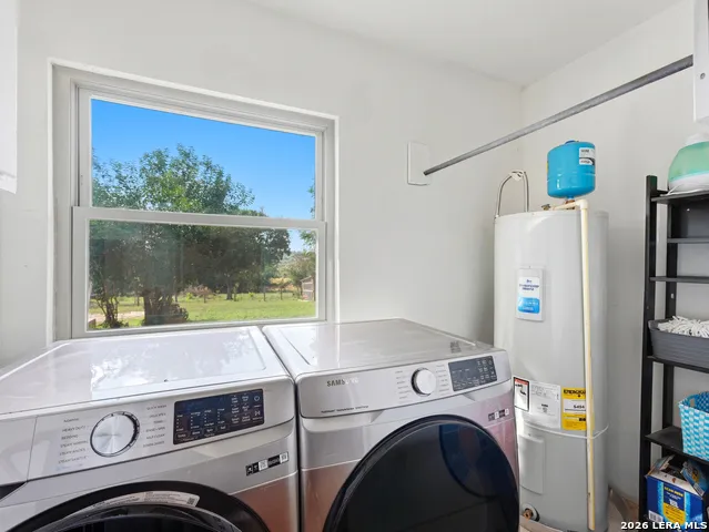136 Royal Oaks Loop Kerrville, TX 78028