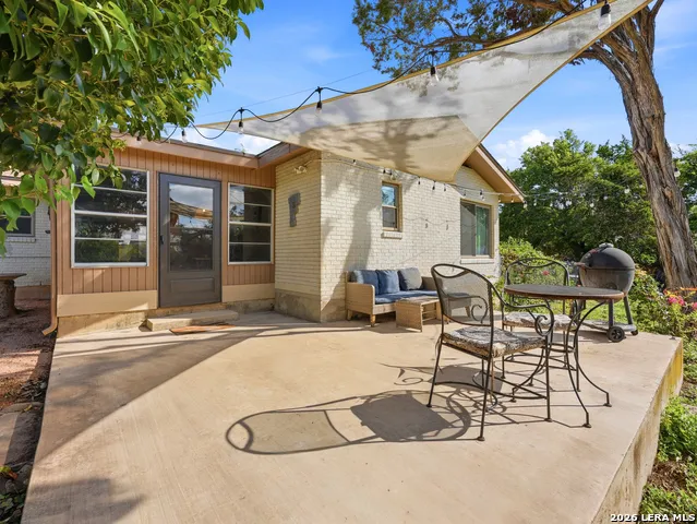 136 Royal Oaks Loop Kerrville, TX 78028