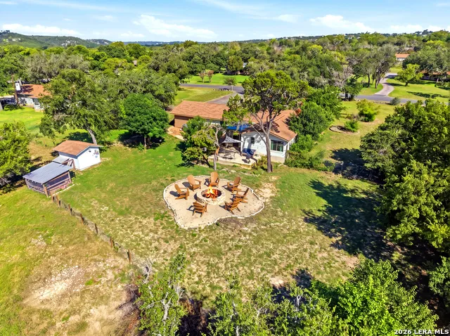 136 Royal Oaks Loop Kerrville, TX 78028