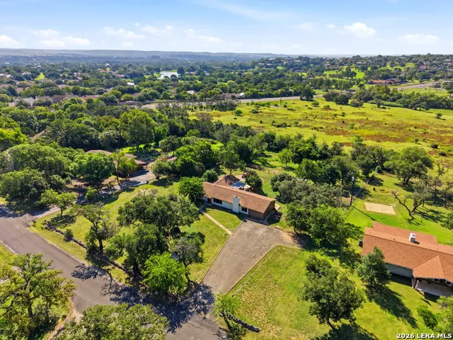 136 Royal Oaks Loop Kerrville, TX 78028