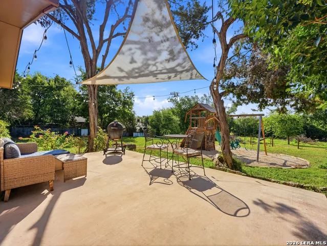 136 Royal Oaks Loop Kerrville, TX 78028