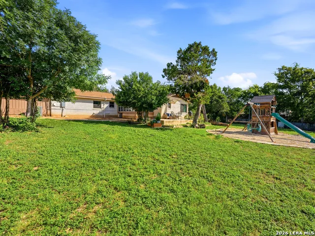 136 Royal Oaks Loop Kerrville, TX 78028