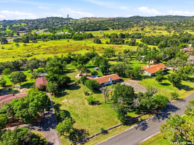 136 Royal Oaks Loop Kerrville, TX 78028