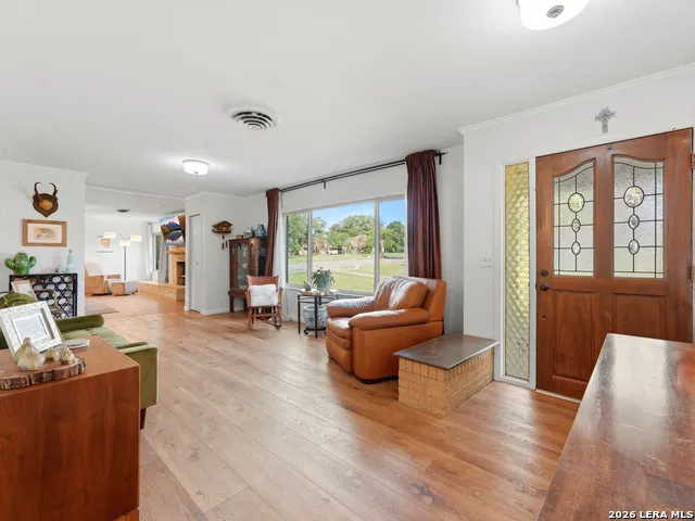 136 Royal Oaks Loop Kerrville, TX 78028