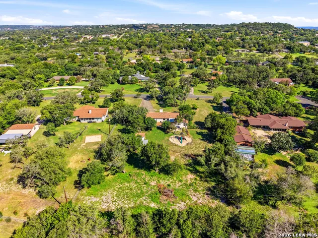 136 Royal Oaks Loop Kerrville, TX 78028