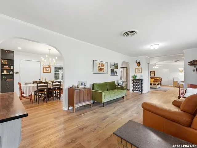 136 Royal Oaks Loop Kerrville, TX 78028
