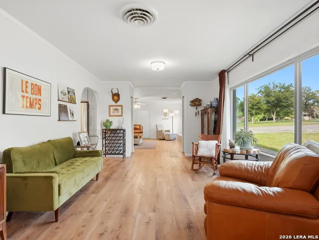 136 Royal Oaks Loop Kerrville, TX 78028